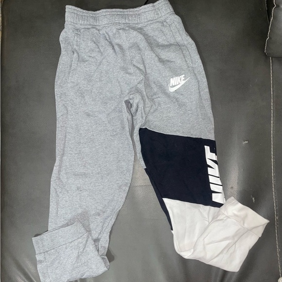 Nike Boys XL Colorblock Jogger Sweatpants Gray/Black/White - Picture 1 of 3
